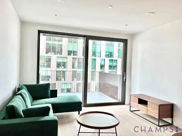 2 Bedroom Flat To Rent In Viaduct Gardens, London, SW11