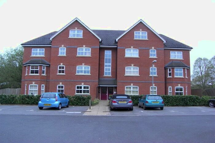 2 Bedroom Flat To Rent In St Francis Close, Crowthorne, RG45