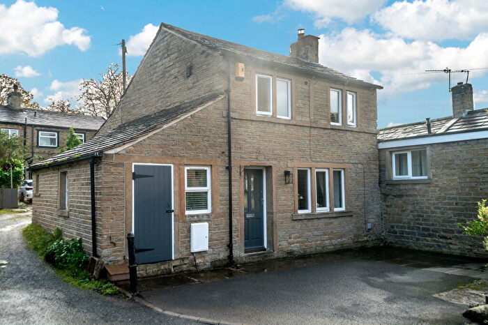 3 Bedroom Cottage For Sale In North Road, Kirkburton, HD8