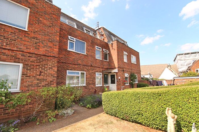 3 Bedroom Flat For Sale In Royston Court, Potton, SG19