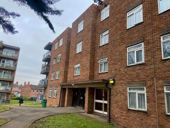 2 Bedroom Flat To Rent In Waterfall Road, London, N11