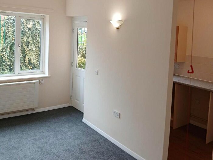 1 Bedroom Flat To Rent In Leeson Road, Towcester, Northamptonshire, NN12