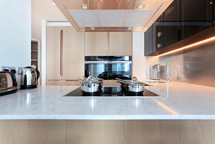 3 Bedroom Flat To Rent In River Park Tower, Nine Elms Lane, SW8