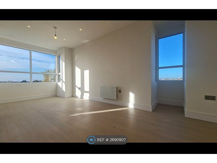 2 Bedroom Flat To Rent In Raffles House, London, NW4