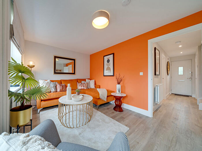 3 Bedroom Semi-Detached House For Sale In Lower Way, Thatcham, RG19