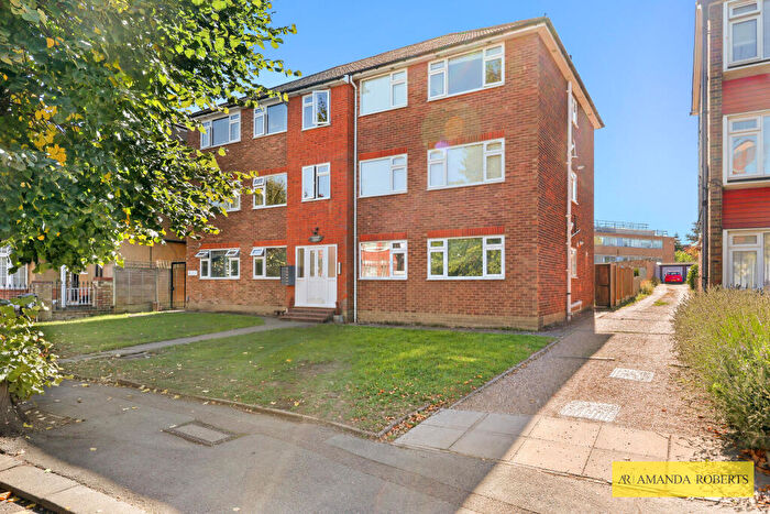 2 Bedroom Flat To Rent In Woolden House, Connaught Avenue, Chingford, Waltham Forest, E4