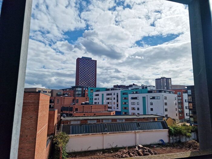 3 Bedroom Flat To Rent In Canal Square, The Glasshouse, B16