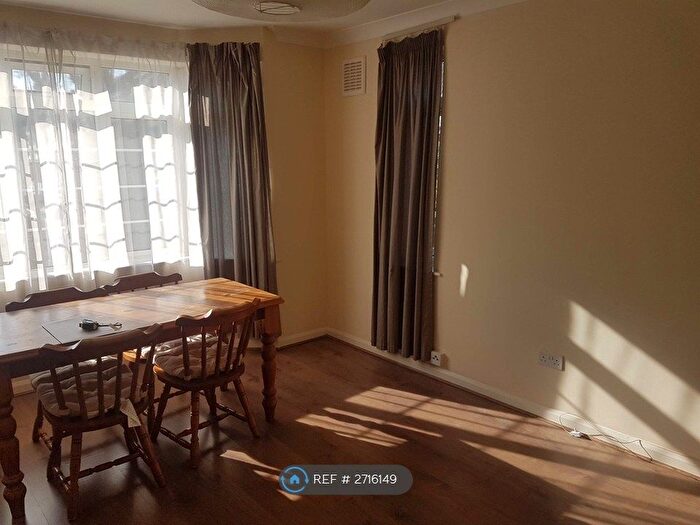 1 Bedroom Flat To Rent In Hastings House, London, W13