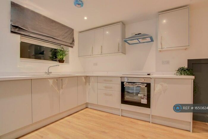 5 Bedroom End Of Terrace House To Rent In Chevers Pawen, Basildon, SS13