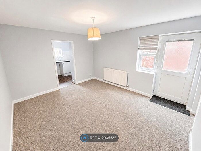 2 Bedroom Flat To Rent In Christchurch Road, Bournemouth, BH7