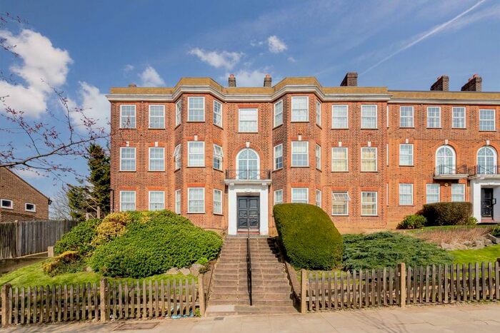 3 Bedroom Flat To Rent In Aylmer Road, London, N2