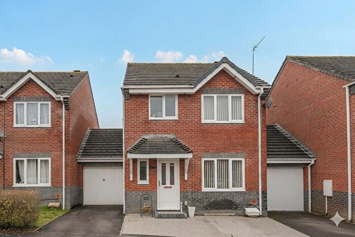 3 Bedroom Detached House For Sale In Selions Close, Chippenham, SN14