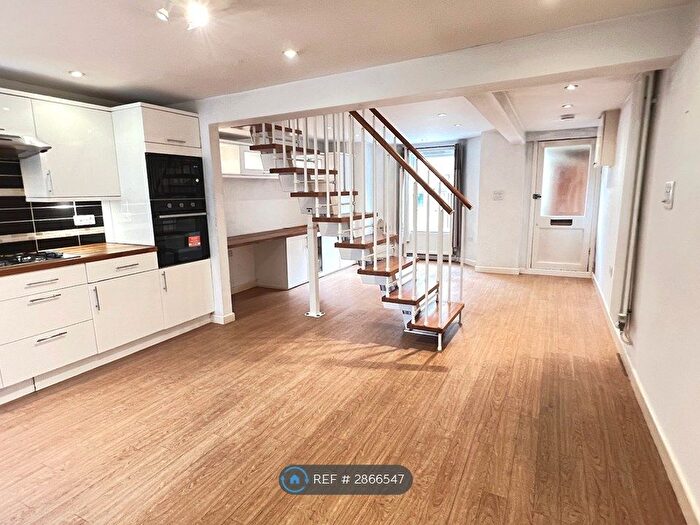 2 Bedroom Flat To Rent In Corona Road, Cambridge, CB4