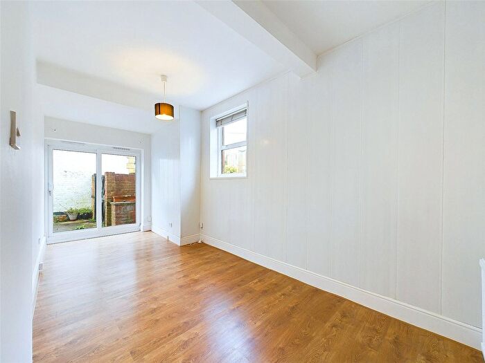 1 Bedroom Flat To Rent In St. Margarets Road, St Margarets, Twickenham, TW1