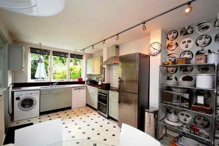 5 Bedroom Terraced House To Rent In Lincoln Road, East Finchley, N2