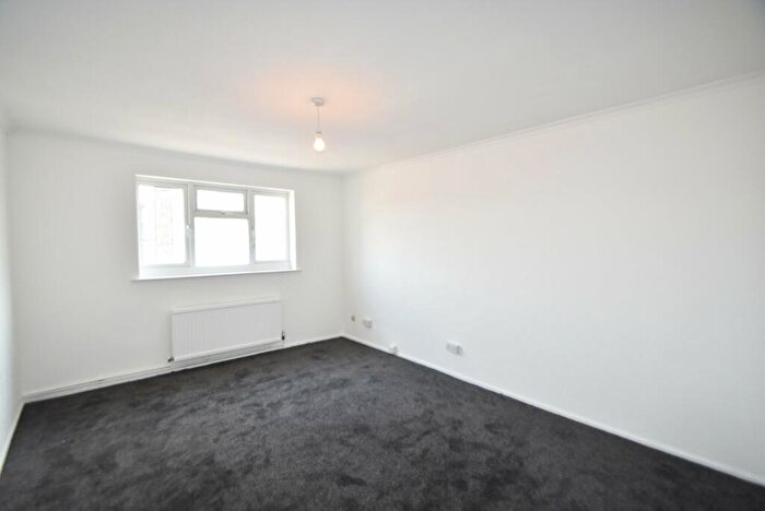 2 Bedroom Flat To Rent In Greywell Road, Havant, Hampshire, PO9