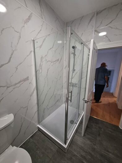 2 Bedroom Flat To Rent In Oak Crescent, London, E16