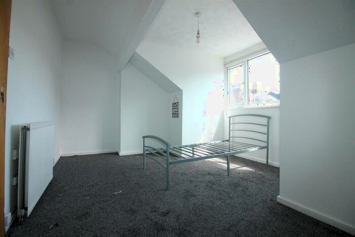 2 Bedroom Flat To Rent In Brudenell Grove, Hyde Park, Leeds, LS6