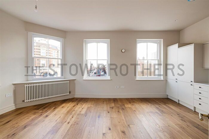 2 Bedroom Flat To Rent In Hoe Street, Walthamstow, E17