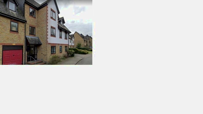 Garage / Parking To Rent In Basinghall Gardens, Sutton, SM2