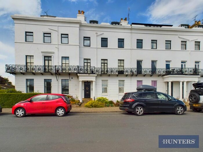 1 Bedroom Flat For Sale In The Crescent, Filey, YO14