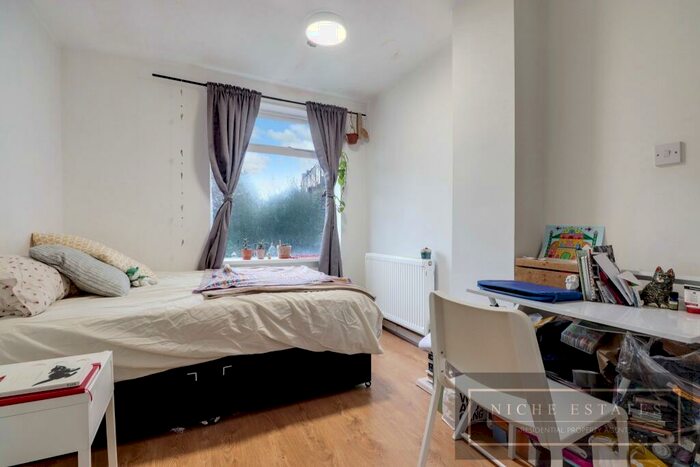 3 Bedroom Apartment To Rent In Hazelville Road, Archway, London, N19