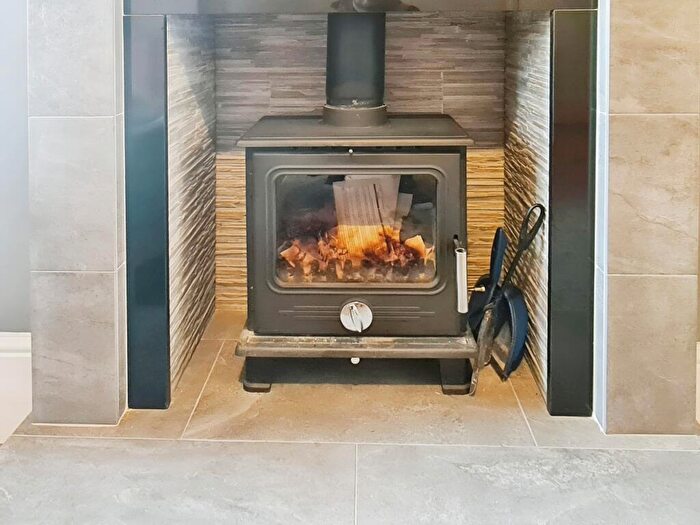 3 Bedroom Terraced House For Sale In Windsor Street, Milton Keynes, MK12