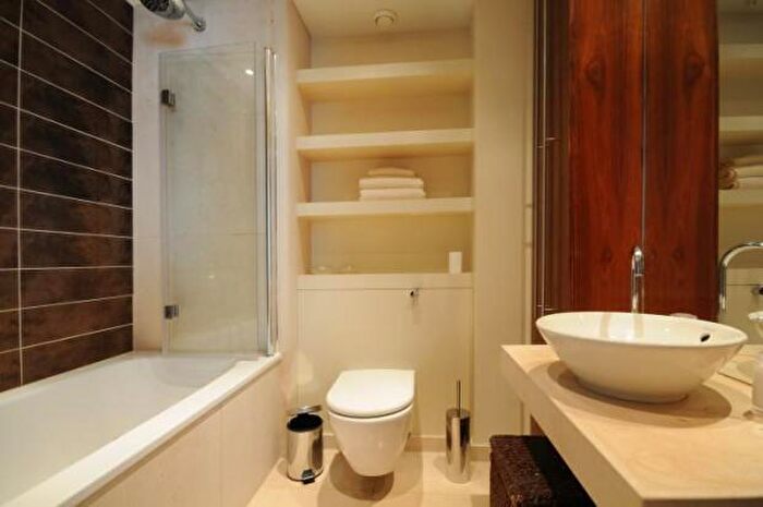 1 Bedroom Flat To Rent In New Providence Wharf, Fairmount Avenue, Blackwall, Canary Wharf, London, E14