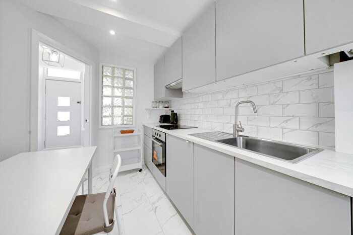 3 Bedroom Property For Sale In Kirkton Road, London, N15