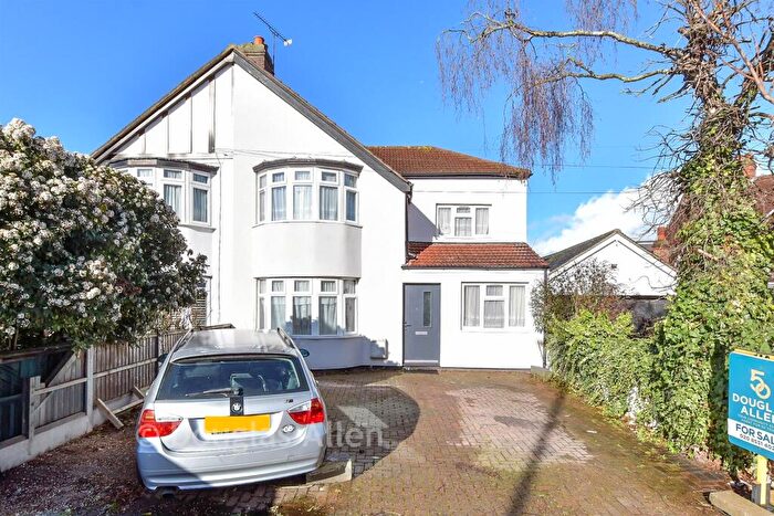 4 Bedroom Semi Detached House For Sale In Clayhall Avenue, Clayhall, Ilford, Essex, IG5