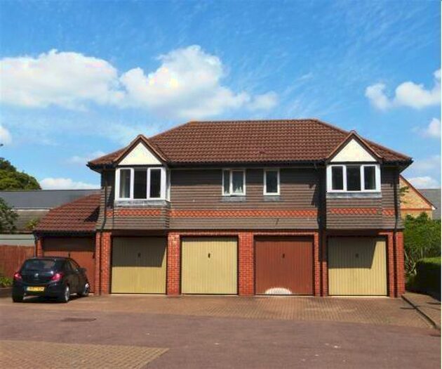 2 Bedroom Maisonette To Rent In Stonefield Park, Maidenhead, SL6