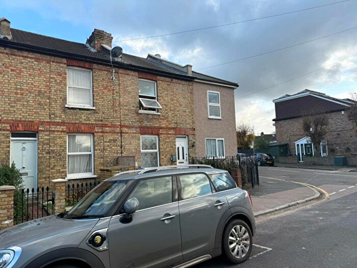 3 Bedroom Terraced House To Rent In Vicarage Road, Croydon, CR0