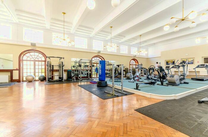 2 Bedroom Flat To Rent In Scott Avenue, West Hill, London, SW15