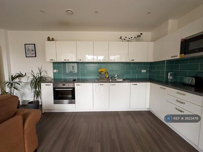 2 Bedroom Flat To Rent In Adenmore Road, London, SE6