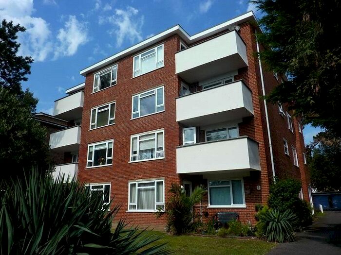 2 Bedroom Flat To Rent In Lansdowne Road, Worthing, West Sussex, BN11