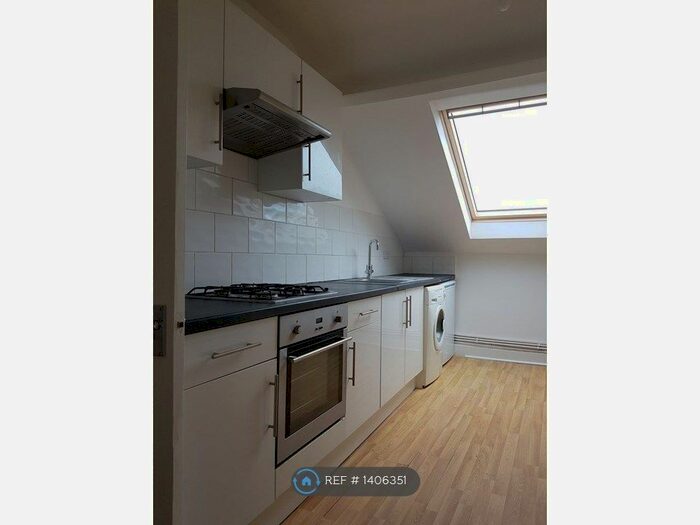 Studio To Rent In Princes Avenue, Hull, HU5