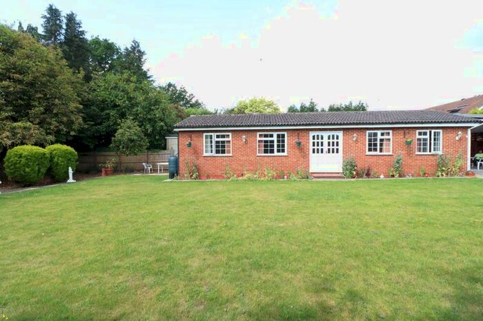 1 Bedroom Bungalow To Rent In Wexham Park Lane, Wexham, Slough, SL3