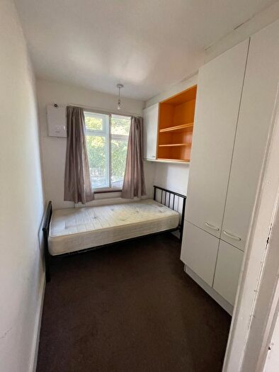 4 Bedroom Semi-Detached House To Rent In Spring Grove Road, TW3