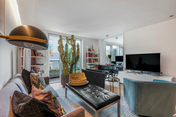 2 Bedroom Flat To Rent In Royal Oak Yard, London, SE1