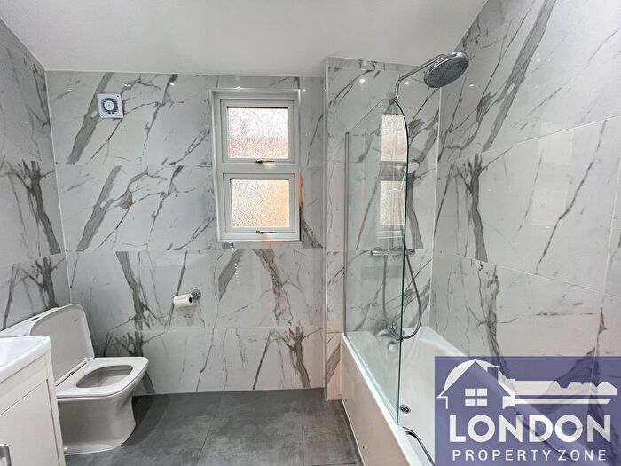 3 Bedroom Semi-Detached House To Rent In Chisholm Road, East Croydon, CR0