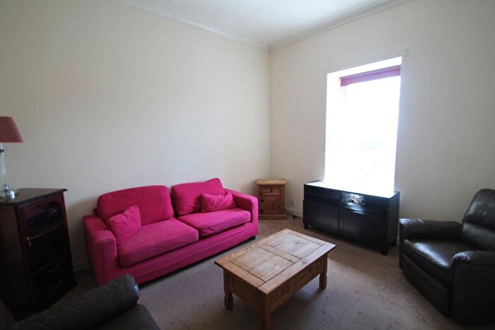 2 Bedroom Flat To Rent In Crescent Street, Dundee, DD4