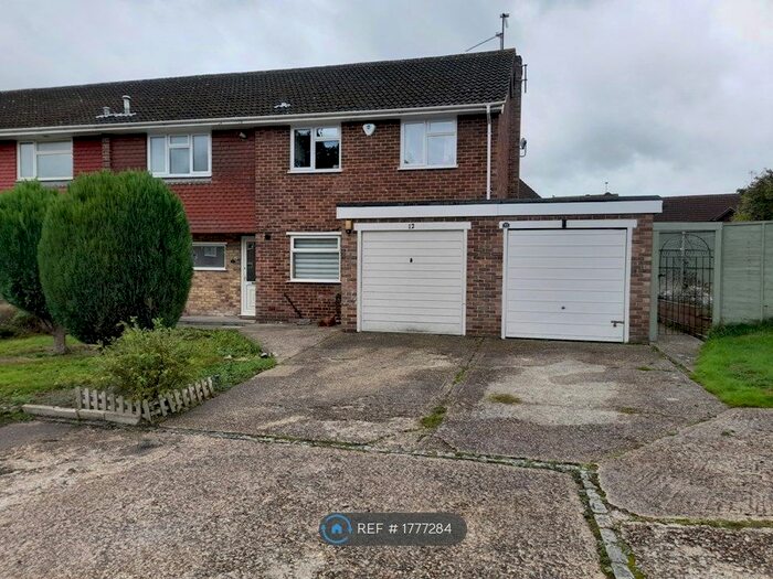 2 Bedroom Maisonette To Rent In Halpin Close, Reading, RG31