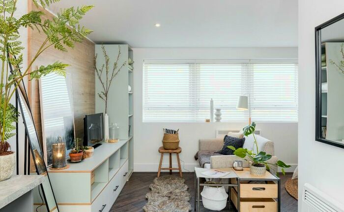 Studio To Rent In Commercial Road, Portsmouth, Hampshire, PO1