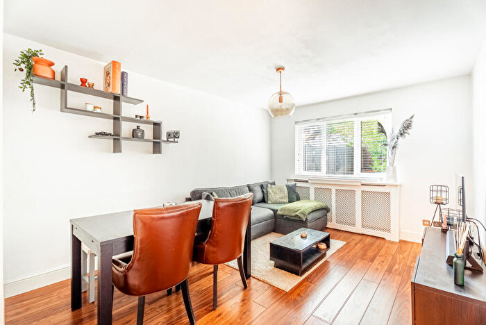1 Bedroom Apartment For Sale In Alban Court, Burleigh Road, St. Albans, AL1