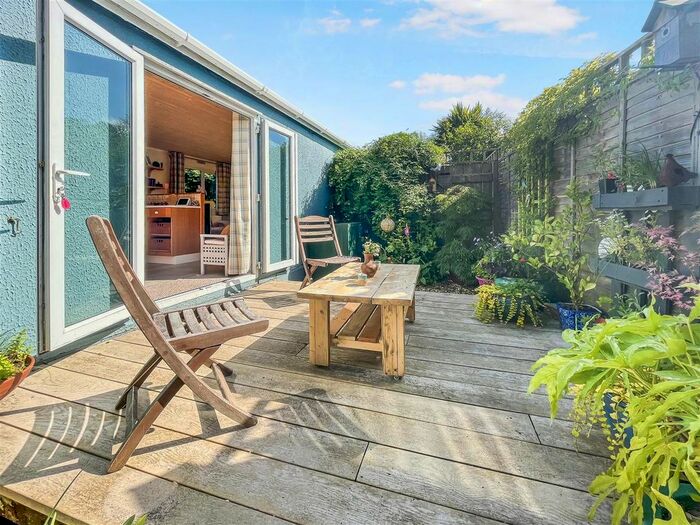 2 Bedroom Mobile/park Home For Sale In Cosawes Park Homes, Perranarworthal, Truro, TR3