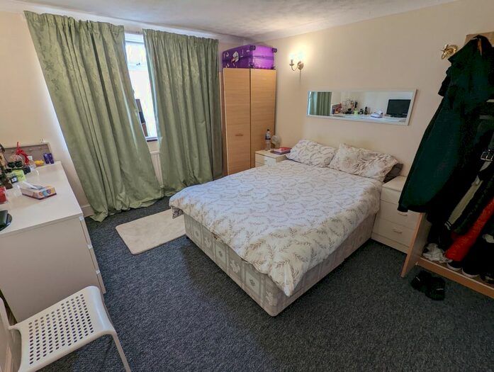 8 Bedroom Semi-Detached House To Rent In St Peters Road, Reading, RG6