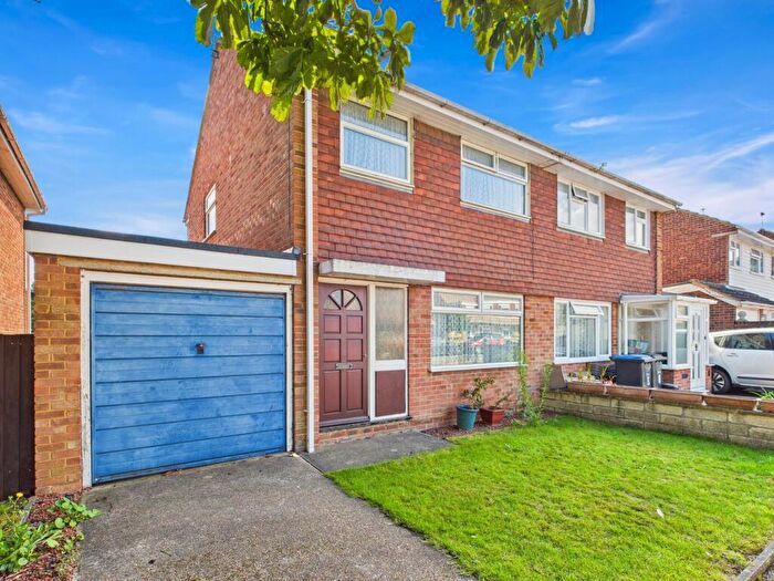 3 Bedroom Semi-Detached House For Sale In Yew Tree Close, Broadstairs, CT10