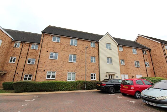 2 Bedroom Flat To Rent In Meadfarm Close, RM3