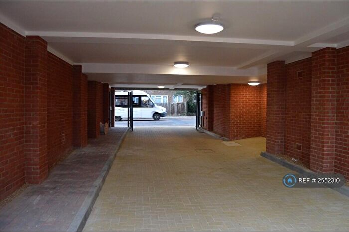 1 Bedroom Flat To Rent In High View Court, Luton, LU2