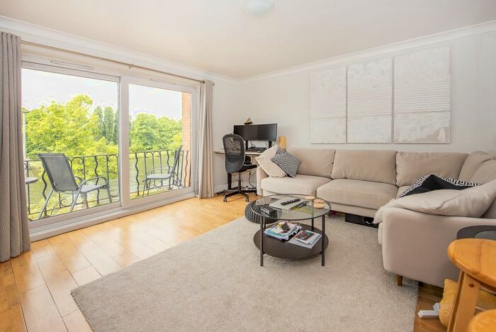 2 Bedroom Flat To Rent In High Street, Kingston Upon Thames, KT1